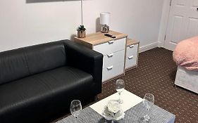 Bv Cozy Deighton Studio With Free Parking - Budget-Friendly Stay